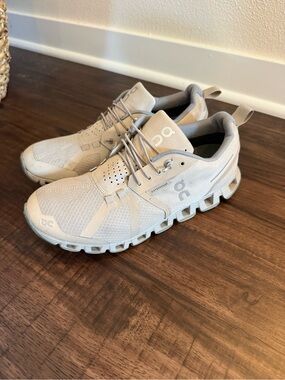 On Cloud 5 Waterproof Women’s Size 8 Beige Running Shoes